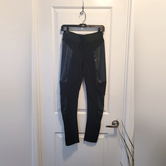 BCBGmaxazria Mari Black Two Tone Faux Leather & Fabric Leggings Size Medium - Picture 3 of 6